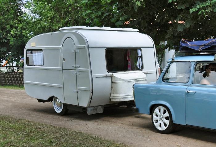 caravane et assurance pour la route et habitation